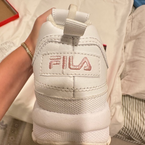 Fila Sneakers size 8 - Picture 2 of 3